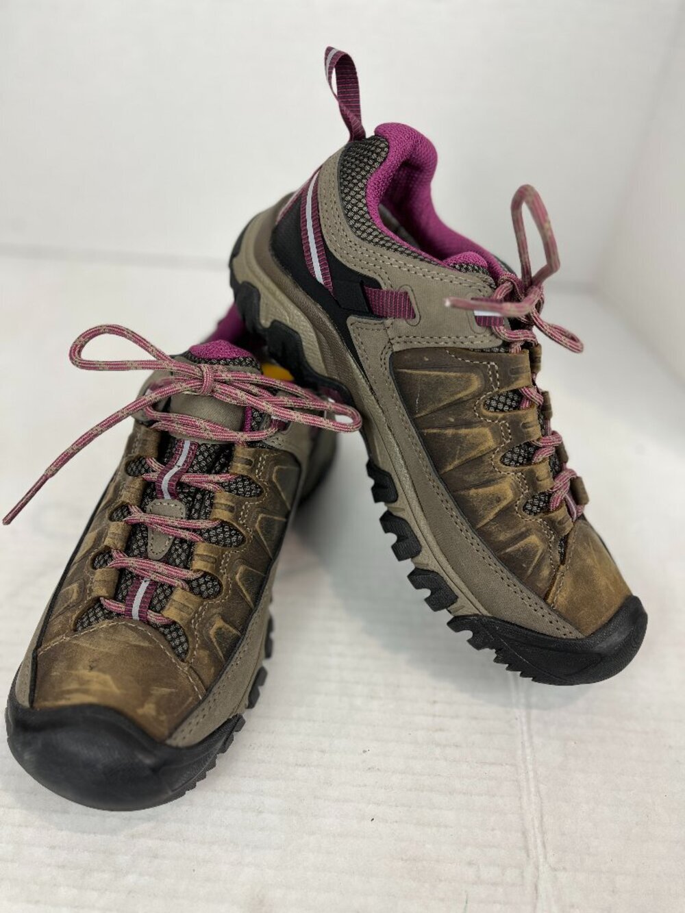Women's leather lace up Keen Hikers, Size US 7, EU 37.5